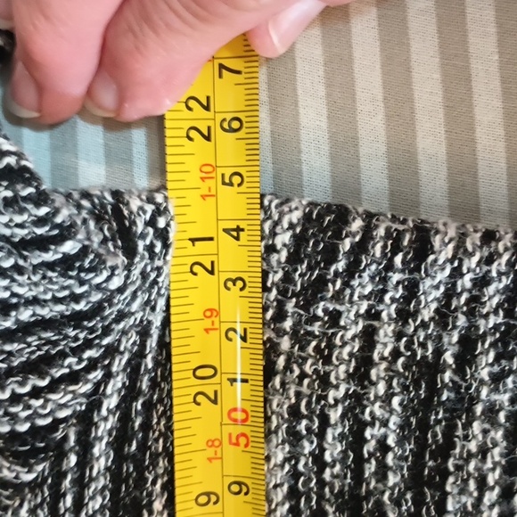 DAISY FUENTES SHORT SWEATER DRESS. LARGE. Go wherever dress. Very good cond - Picture 7 of 9